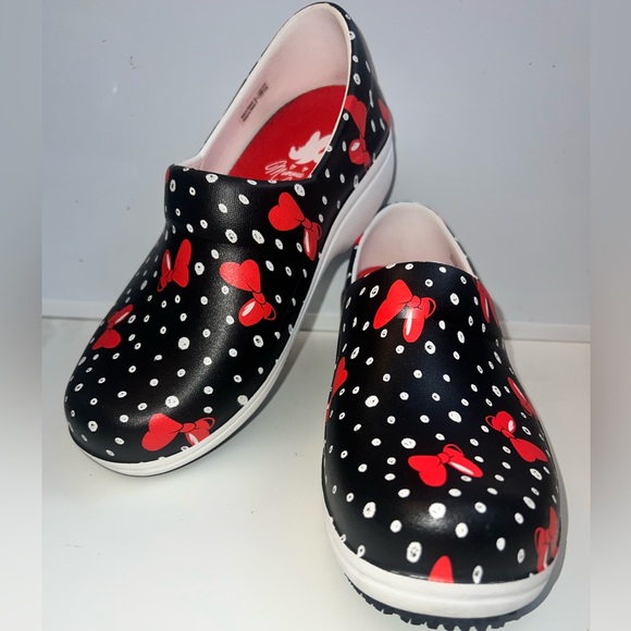 CROCS Shoes - Crocs “Minnie Mouse” clog shoes